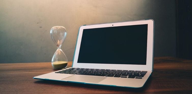 Lugares que consertam telas de notebook: Qual escolher com segurança?